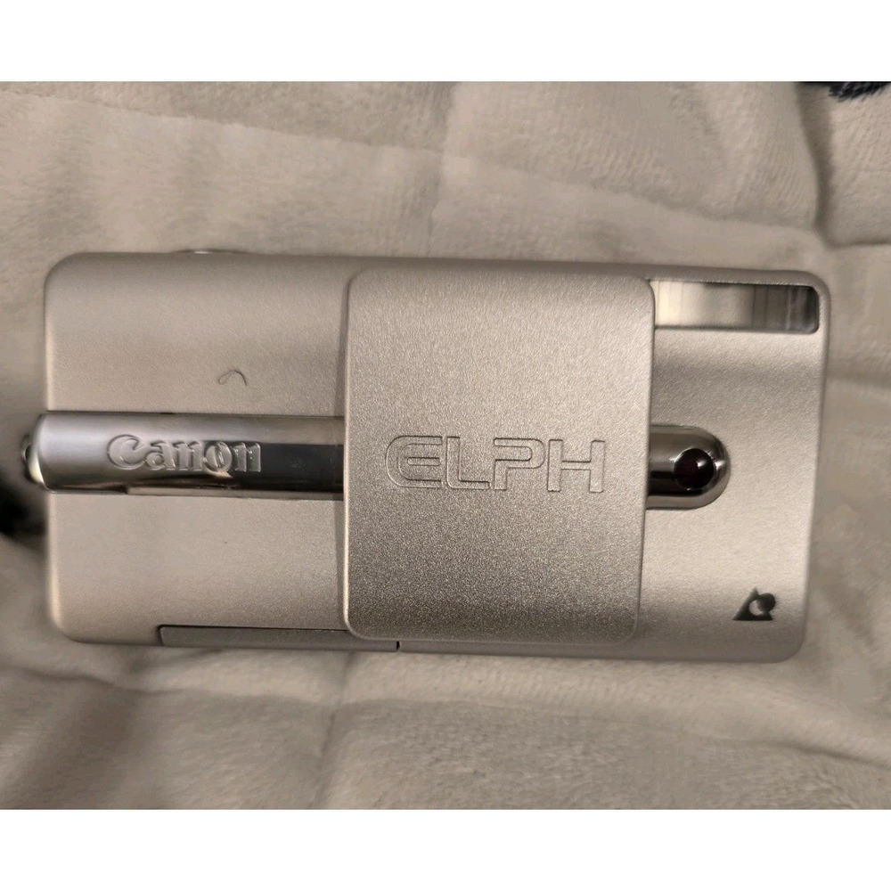 Canon ELPH Z3 Compact Digital APS Point Shoot Camera‎ Zoom W/ Case